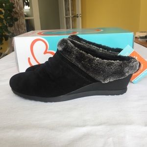 BareTraps “Becker” clog NWT sz 7 black suede